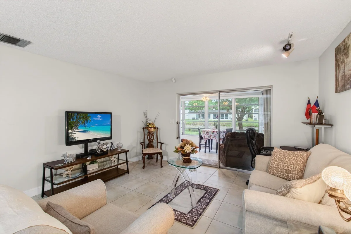 136 Lake Rebecca Dr, West Palm Beach: photo 1 of 101