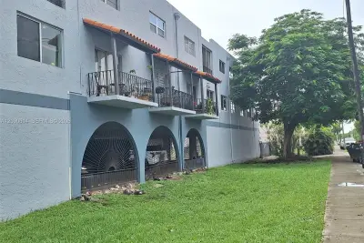 1300 W 53rd St #38, Hialeah: photo 1 of 13