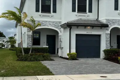 28532 SW 133rd Path, Homestead: photo 1 of 15