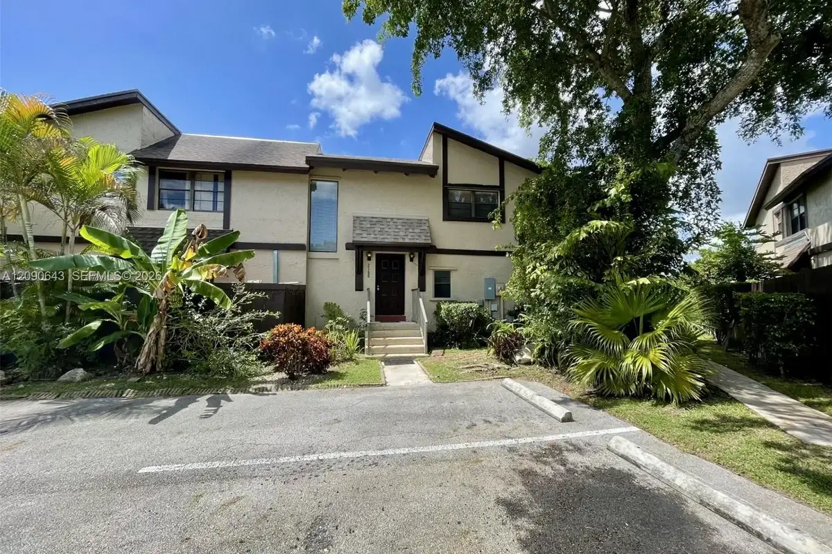 2160 Bayberry Dr, Pembroke Pines: photo 1 of 39