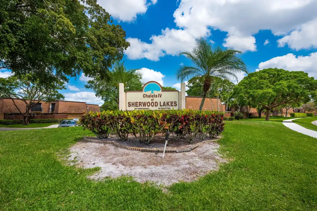 2205 22nd Ln, Lake Worth: photo 1 of 39
