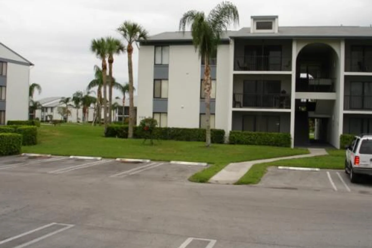 1105 Green Pine Blvd #C2, West Palm Beach: photo 1 of 6