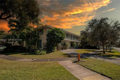 2805 Segovia St, Coral Gables: photo 1 of 26