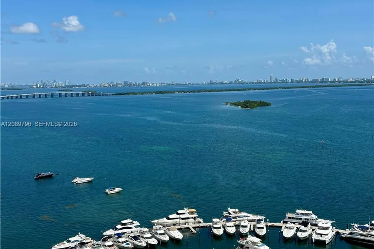 555 NE 15th St #26E, Miami: photo 1 of 17