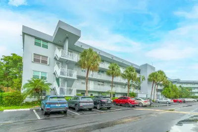101 Royal Park Dr #1C, Oakland Park: photo 1 of 27