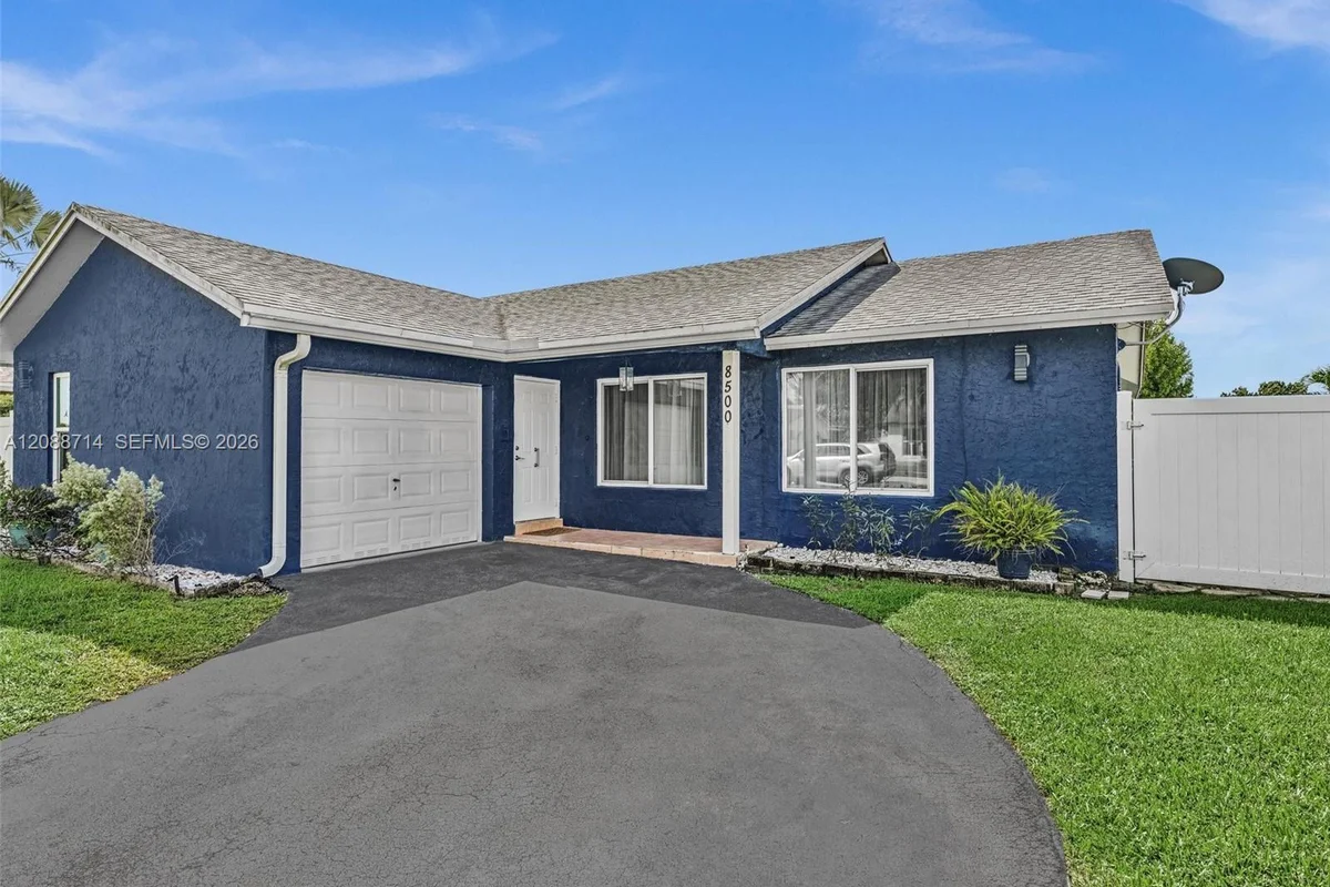 8500 NW 7th St, Pembroke Pines: photo 1 of 55