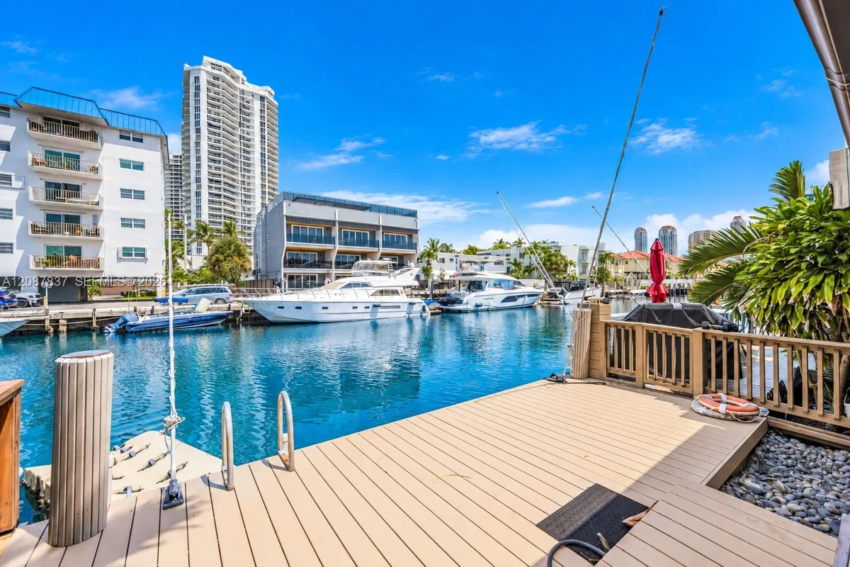 3805 NE 170th St #A-6, North Miami Beach: photo 1 of 33