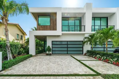 326 NE Wavecrest Way, Boca Raton: photo 1 of 46