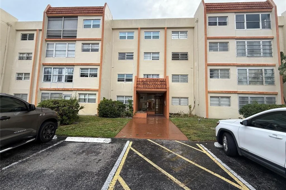 2501 NW 41st Ave #401, Lauderhill: photo 1 of 7