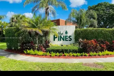 2185 White Pine Cir #B, Greenacres: photo 1 of 4