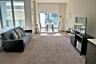 31 SE 6th St #1405, Miami: photo 1 of 13
