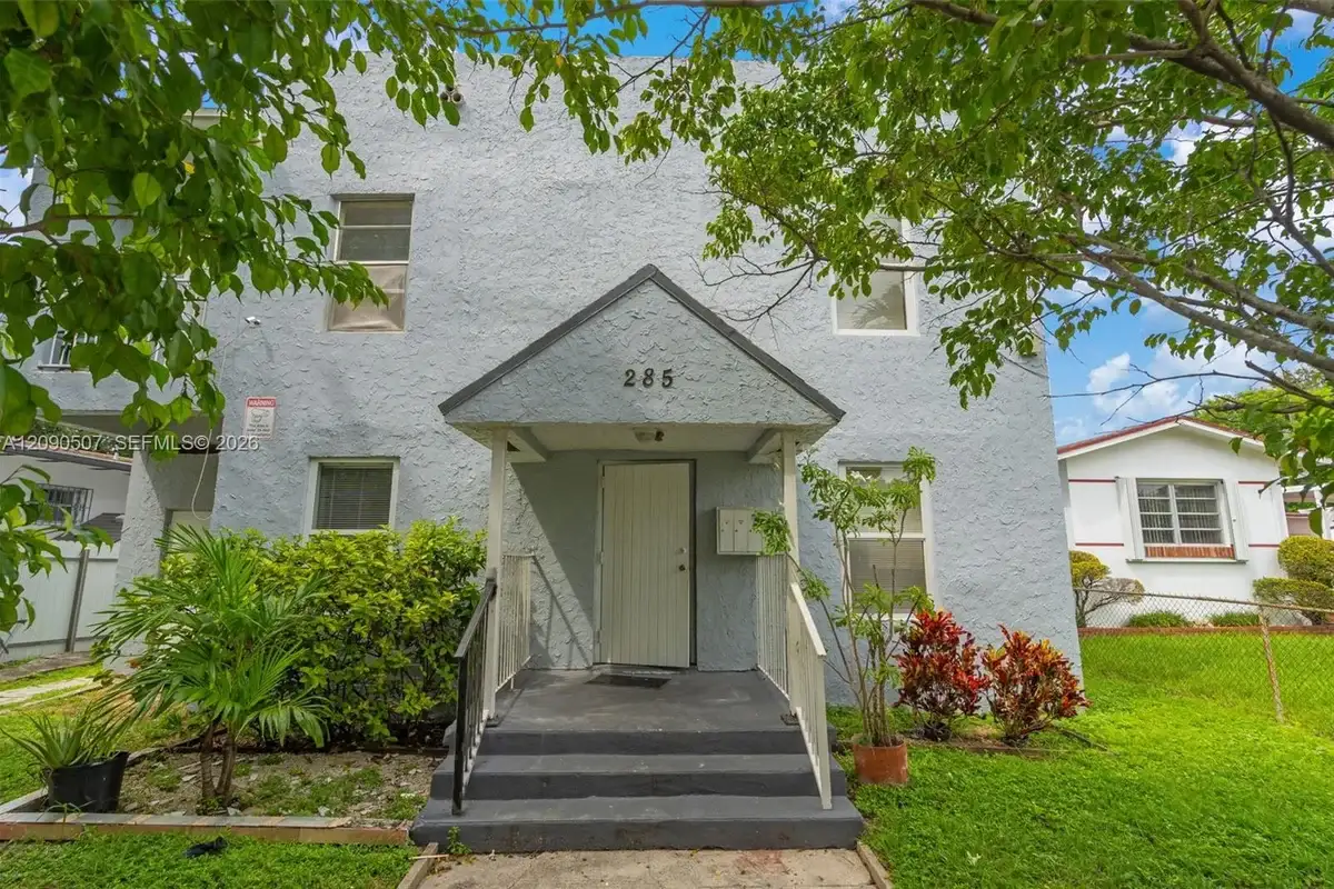 285 NW 44th St #1, Miami: photo 1 of 23