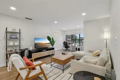 2926 S University Dr #6204, Davie: photo 1 of 28