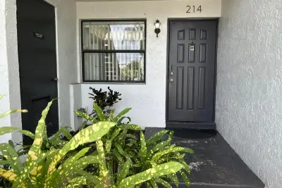 1284 S Military Trl #214, Deerfield Beach: photo 1 of 14