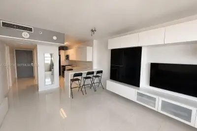 Condo in Miami Beach: photo 1 of 20