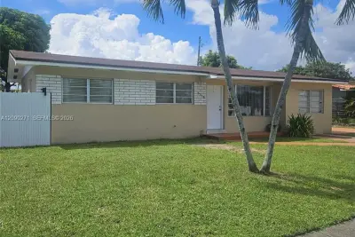 5318 W 4th Ln, Hialeah: photo 1 of 15