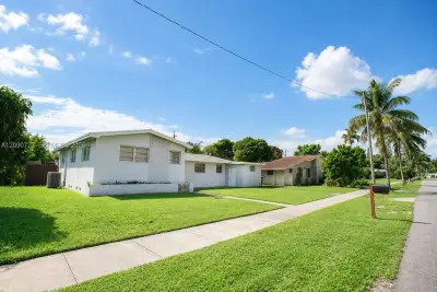500 East Dr, North Miami Beach: photo 1 of 47