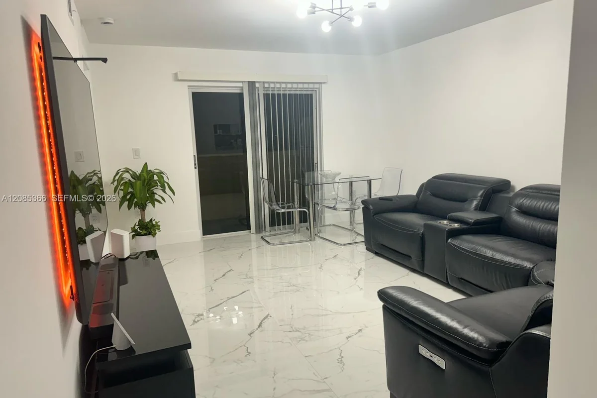 14951 SW 82nd Ln #17-305, Miami: photo 1 of 11