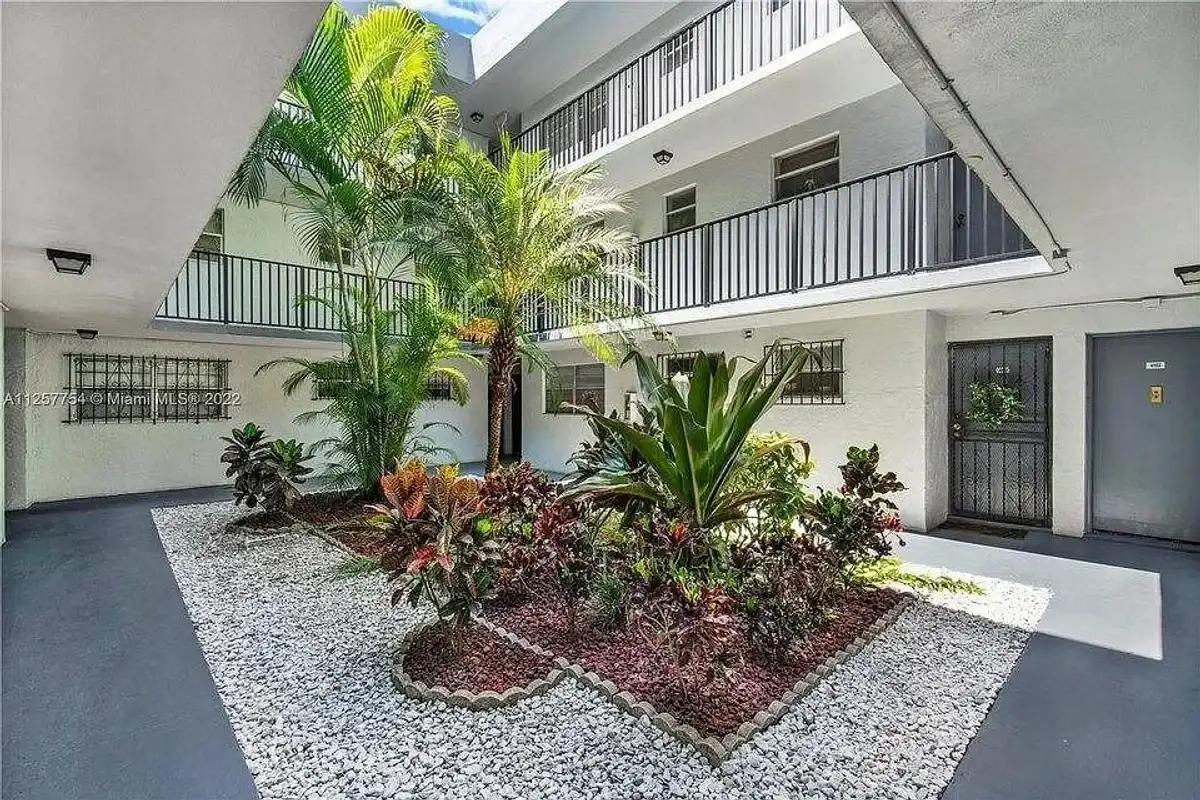 2496 SW 17th Ave #5205, Miami: photo 1 of 12