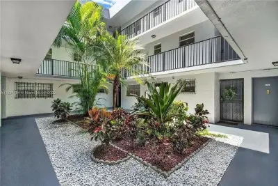2496 SW 17th Ave #5205, Miami: photo 1 of 12