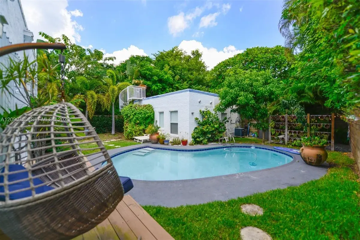 229 SW 19th Rd, Miami: photo 1 of 44