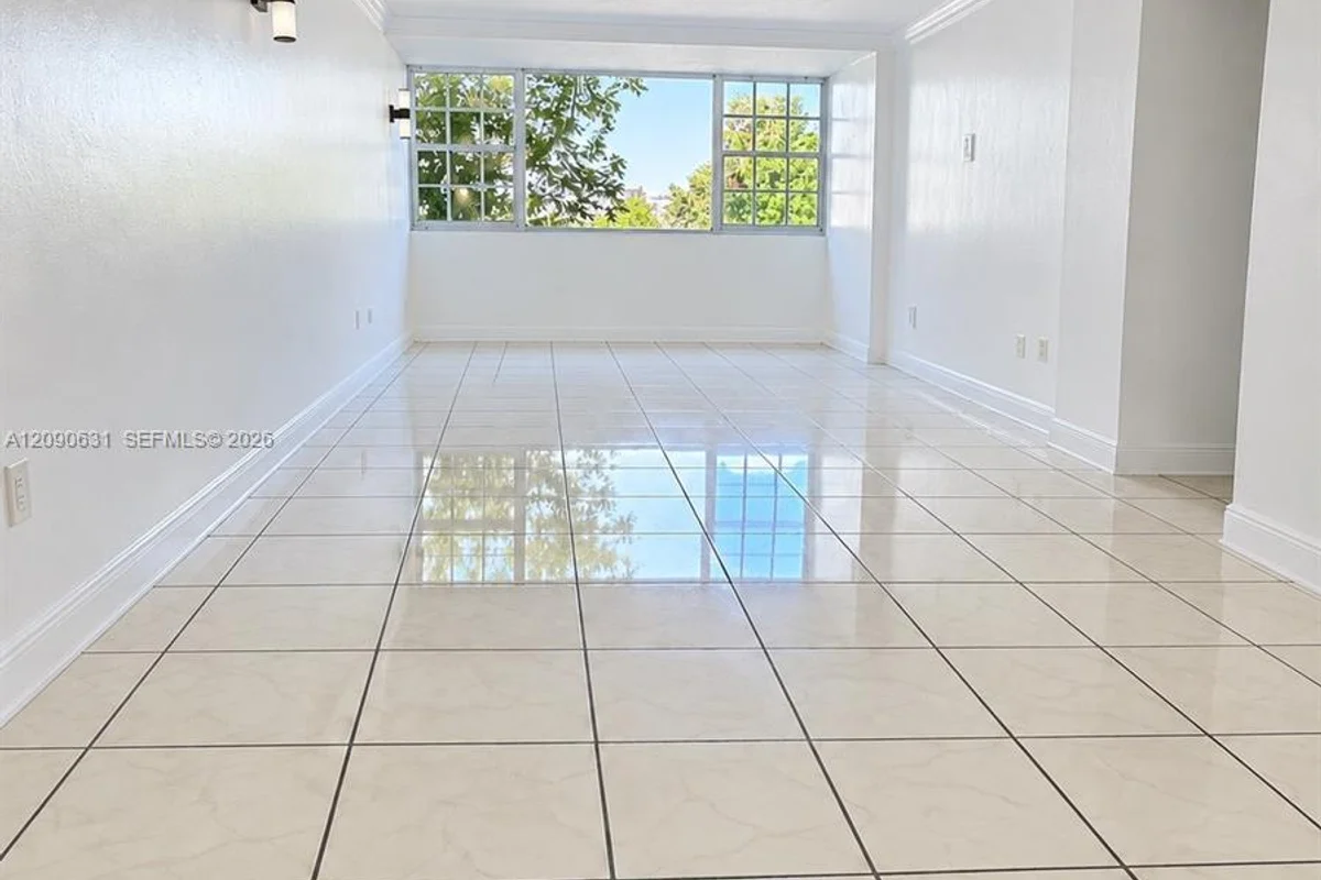816 NW 87th Ave #203, Miami: photo 1 of 19