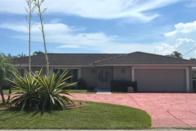 2480 NE 46th St, Lighthouse Point: photo 1 of 7