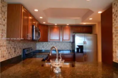 Condo in Miami Beach: photo 1 of 32