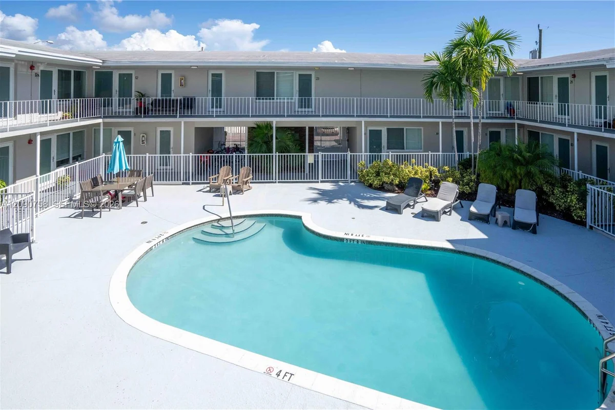 1940 Biarritz Dr #4, Miami Beach: photo 1 of 17