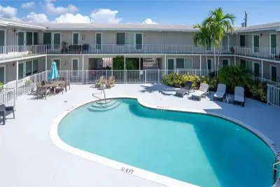 1940 Biarritz Dr #4, Miami Beach: photo 1 of 17