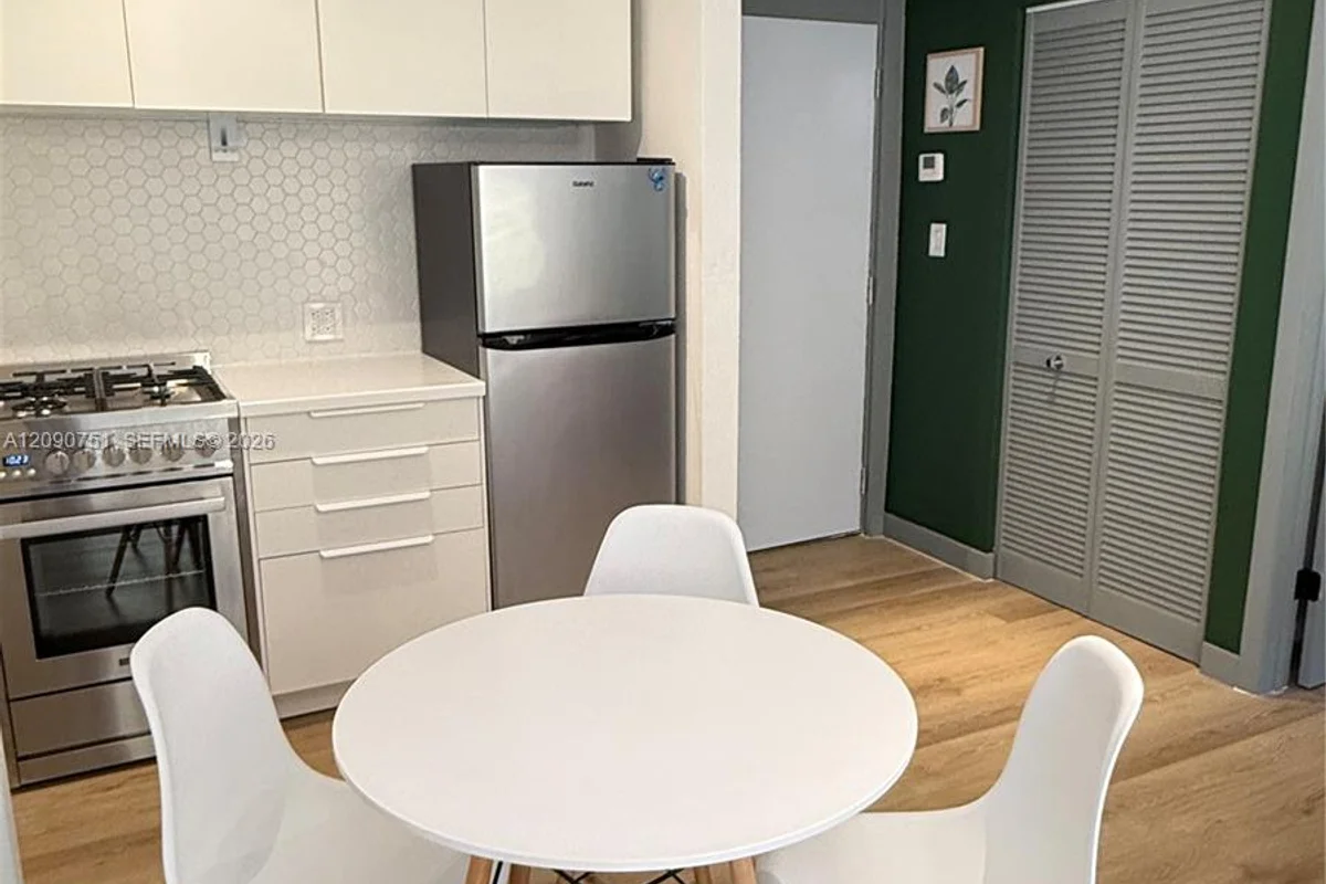 1320 Drexel Ave #302, Miami Beach: photo 1 of 19