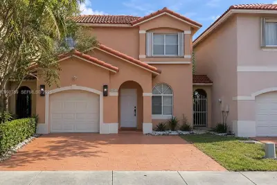 5921 SW 162nd Ct, Miami: photo 1 of 19