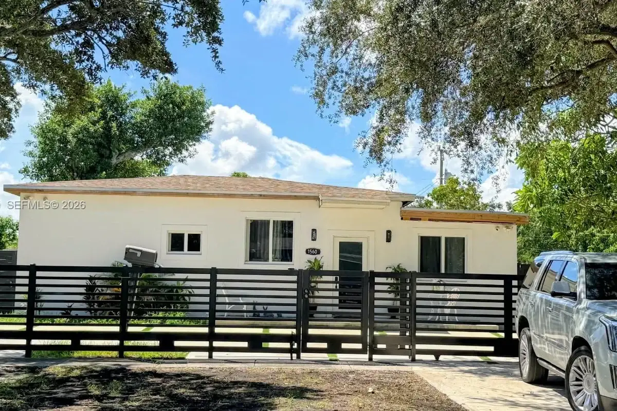 1560 NW 124th St, North Miami: photo 1 of 23