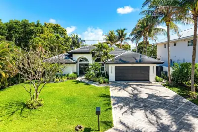 1132 NE 3rd Ave, Boca Raton: photo 1 of 36