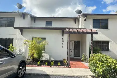 6848 SW 37th St #10-D, Miramar: photo 1 of 17