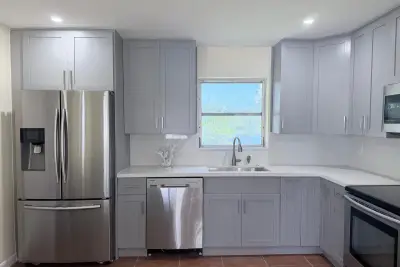 531 SW 11th Ave, Hallandale Beach: photo 1 of 51