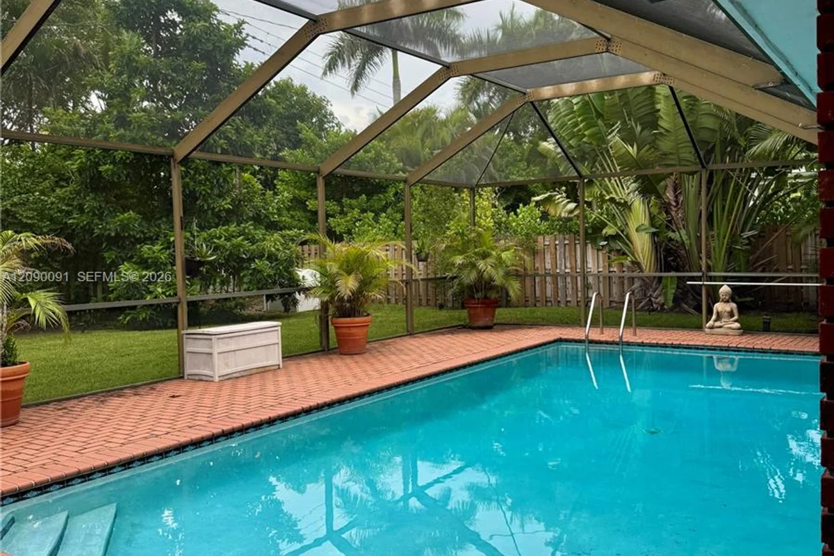 8800 SW 151st St, Palmetto Bay: photo 1 of 9