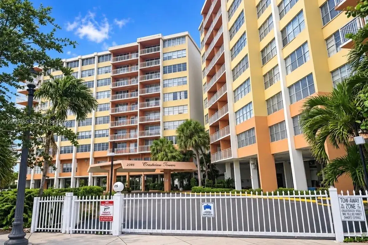 2025 NE 164th St #819, North Miami Beach: photo 1 of 7