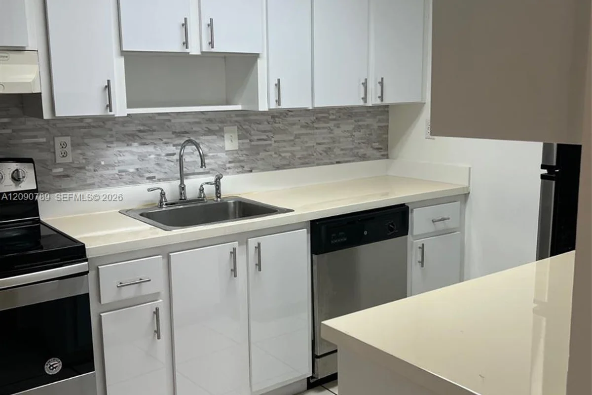 20680 NE 4th Ct #206, Miami: photo 1 of 14
