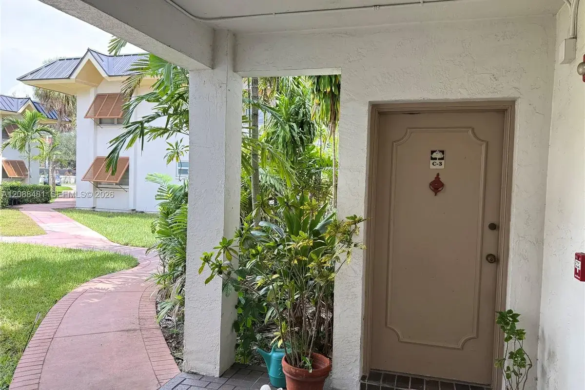 9304 SW 77th Ave #C3, Miami: photo 1 of 26