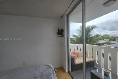 Condo in Miami Beach: photo 1 of 51