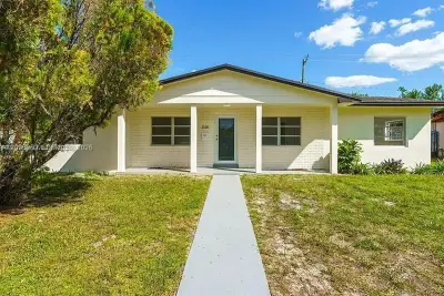 21241 NE 2nd Ave, Miami: photo 1 of 20