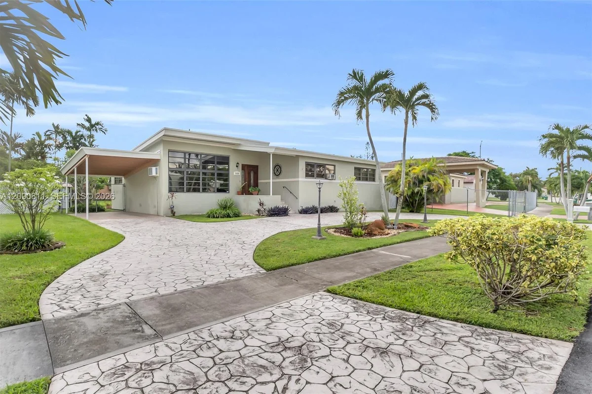 3121 SW 84th Ct, Miami: photo 1 of 32