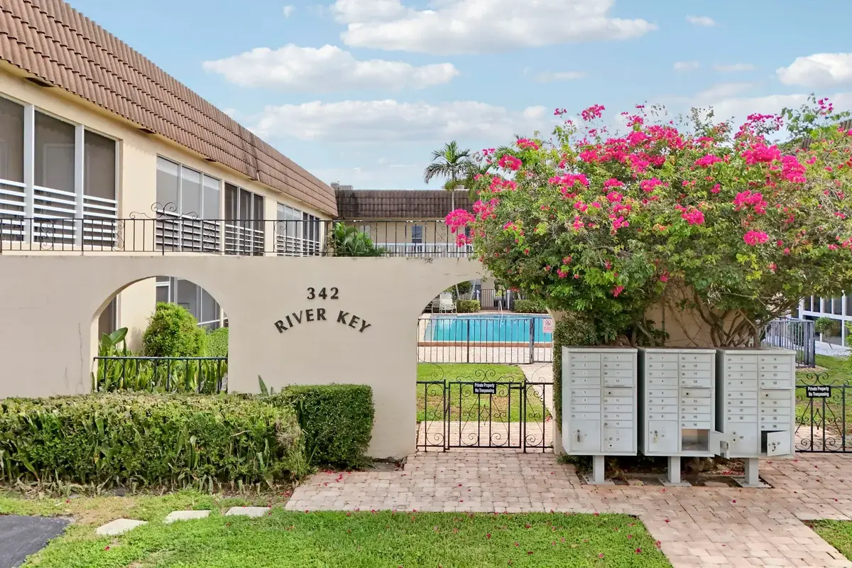 342 Southwind Dr, North Palm Beach: photo 1 of 28