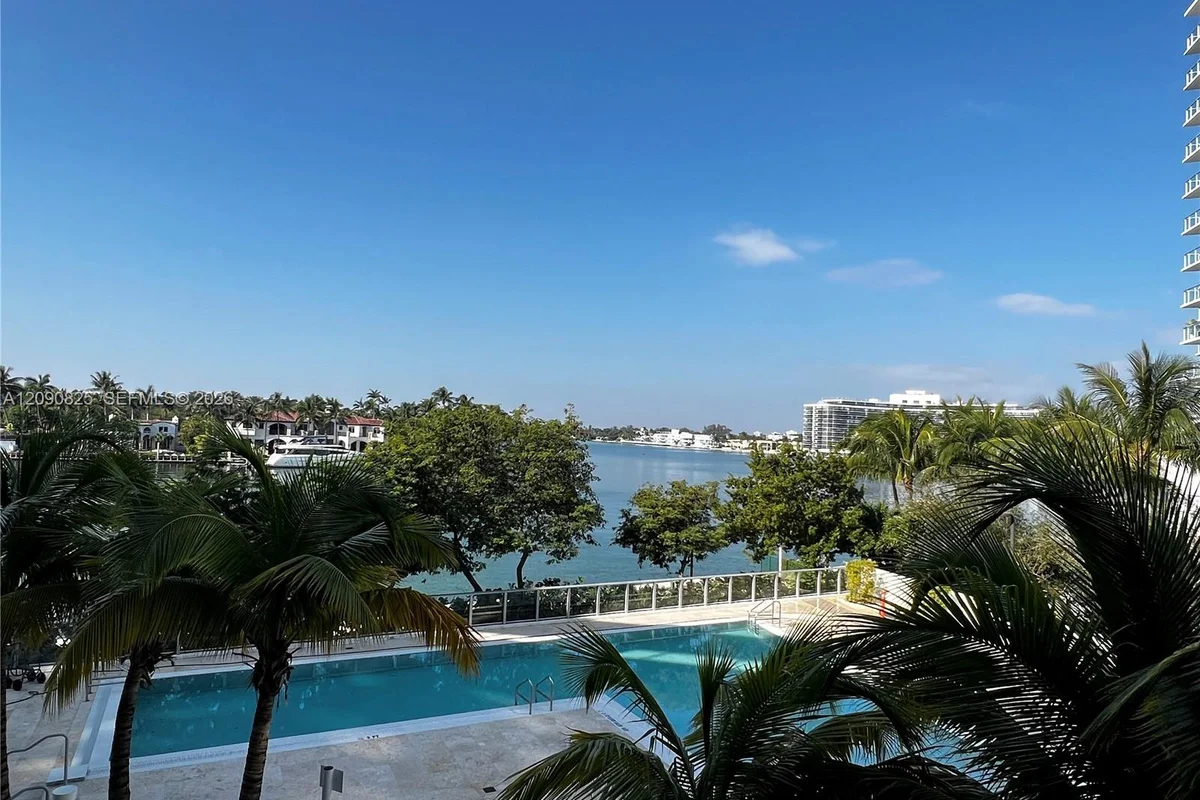 Condo in Miami Beach: photo 1 of 17