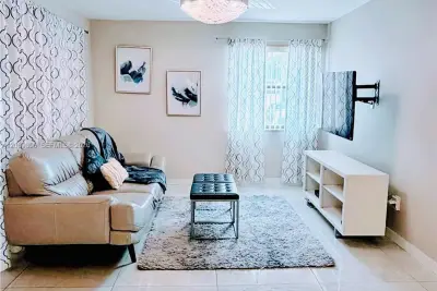 20120 NE 3rd Ct #7, Miami: photo 1 of 17