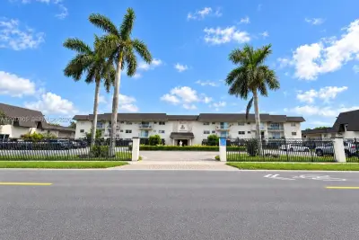 8475 SW 94th St #108E, Miami: photo 1 of 34