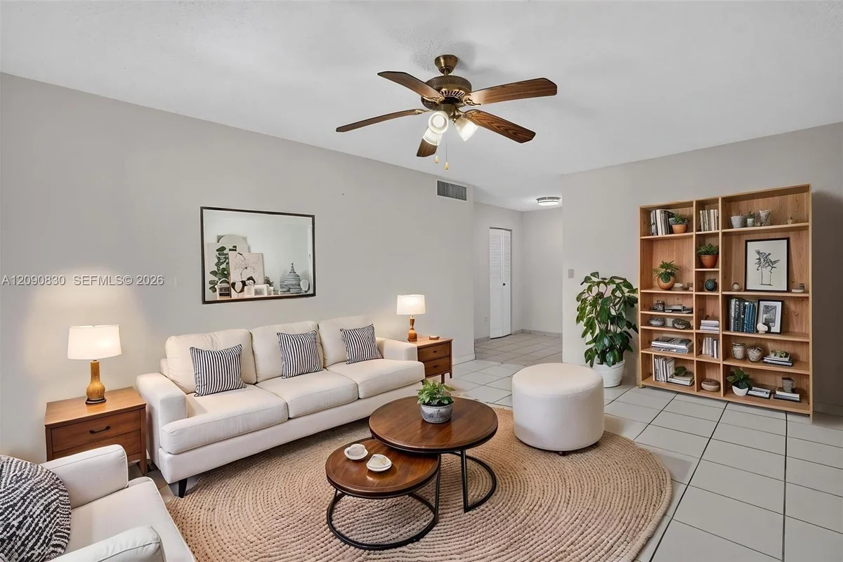 10786 N Kendall Dr #D14, Miami: photo 1 of 17