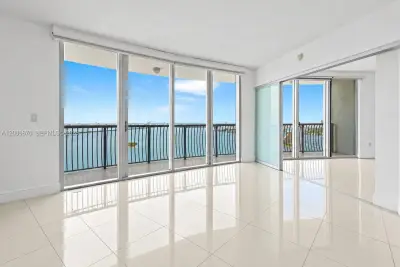 1750 N Bayshore Dr #4901, Miami: photo 1 of 39