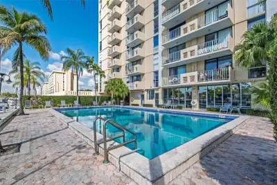 2350 NE 135th St #811, North Miami: photo 1 of 54